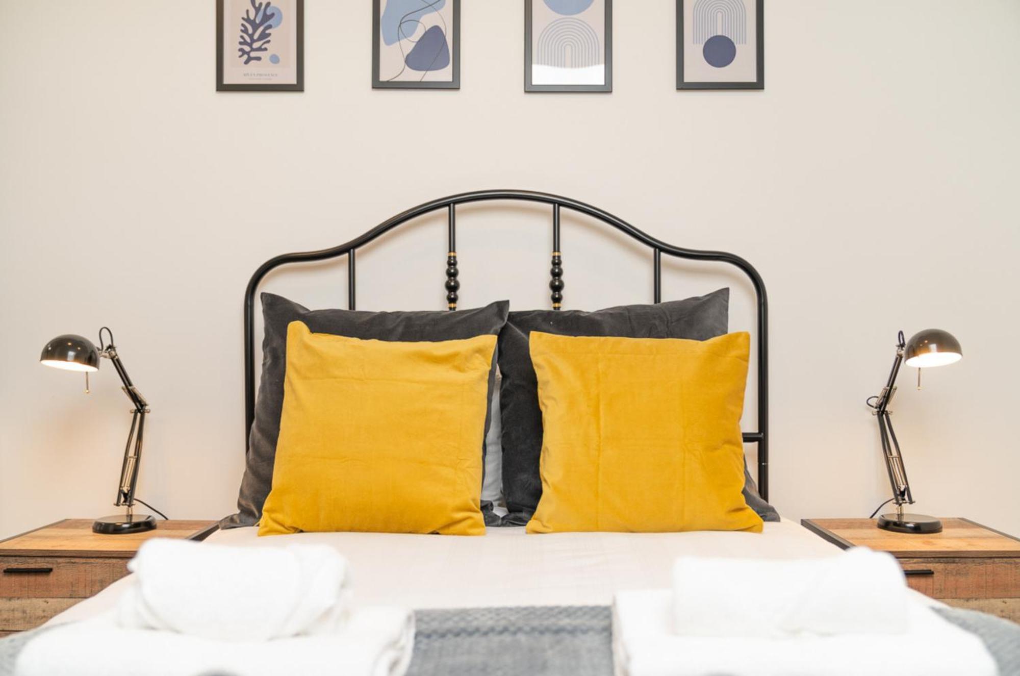 Two Bedroom Apartment At Buonomo Stays Short Lets & Serviced Accommodation London Exterior photo
