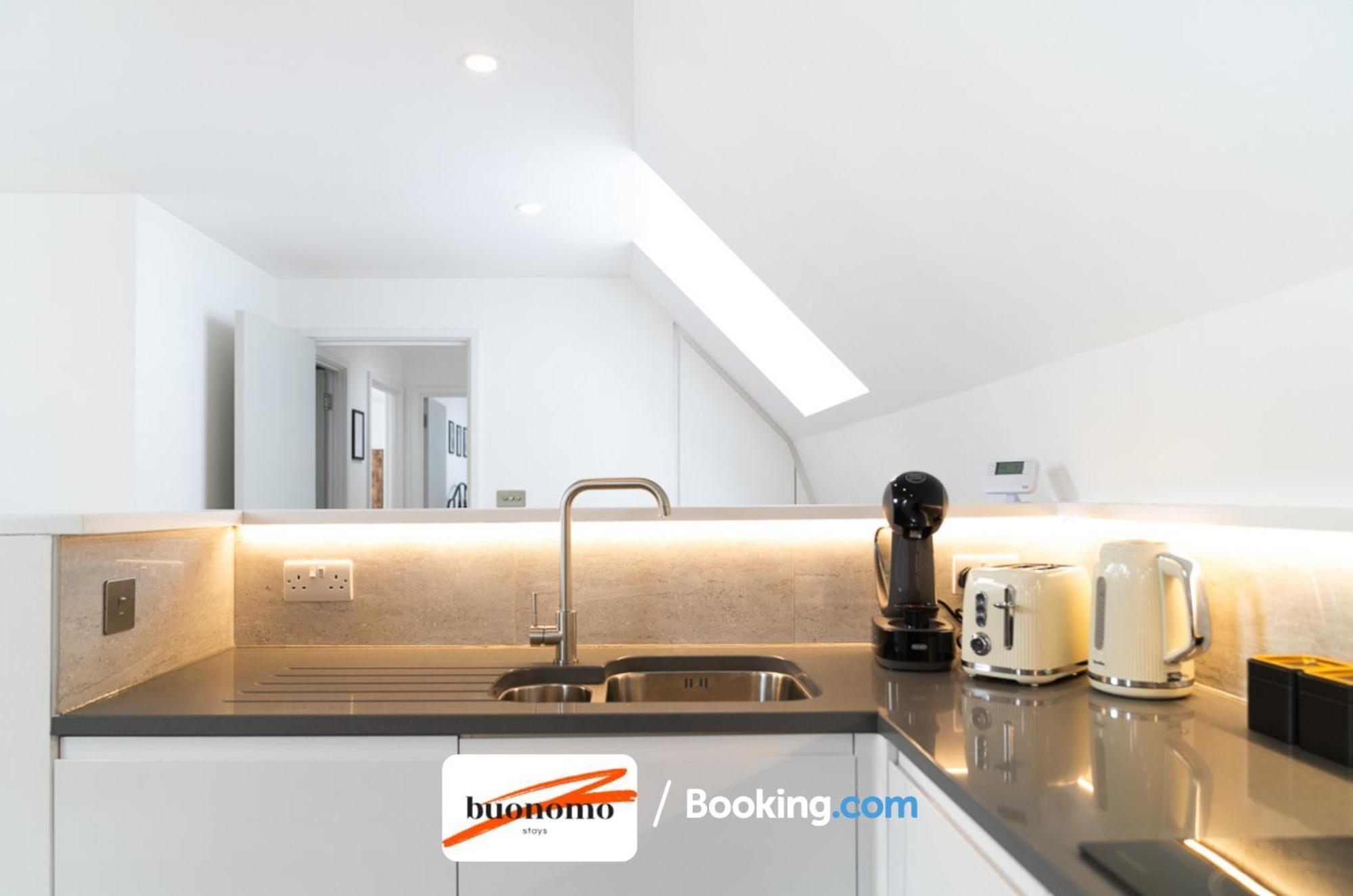 Two Bedroom Apartment At Buonomo Stays Short Lets & Serviced Accommodation London Exterior photo